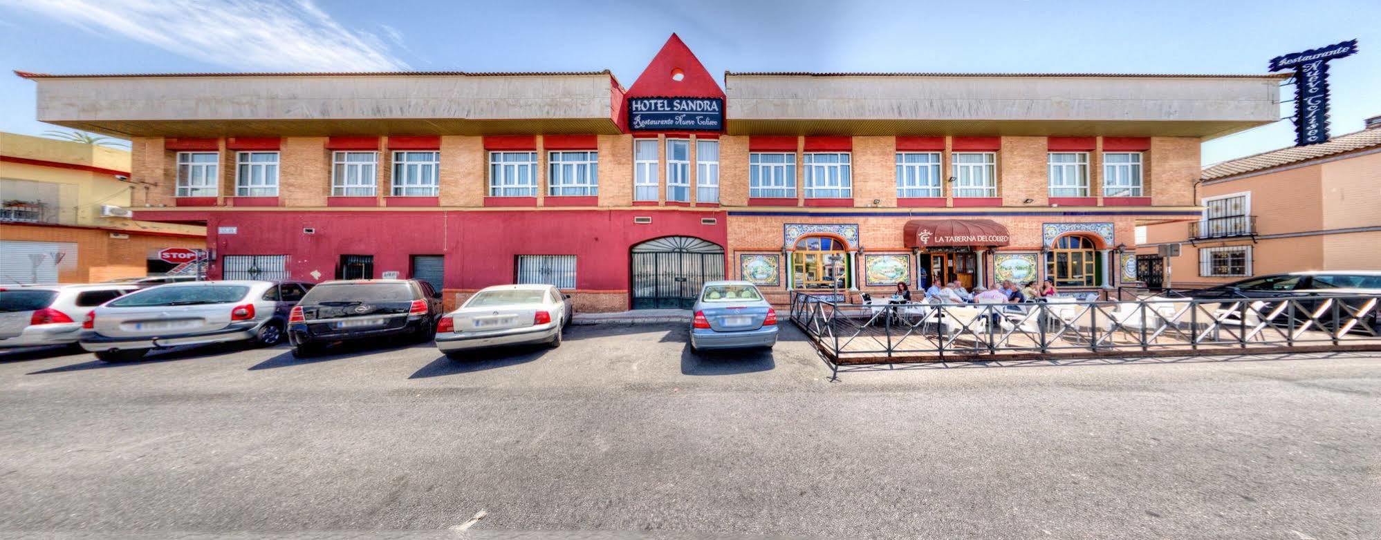 Hotel Sandra Alcalá de Guadaira Exterior foto